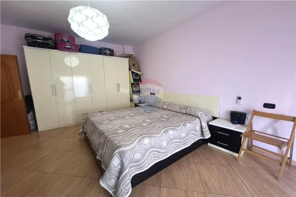 Shtepi ne shitje Apartament ne Vlore, 2+1, Mobilimi Bosh, pa mobiluar, Pagesa 138,500  Euro.