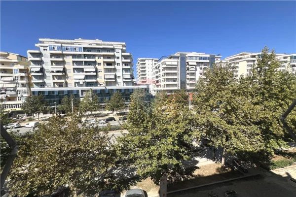 Shtepi ne shitje Apartament ne Vlore, 2+1, Mobilimi Bosh, pa mobiluar, Pagesa 138,500  Euro.