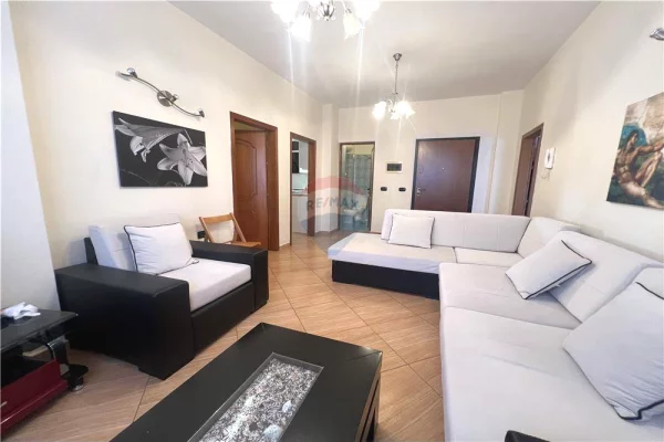 Shtepi ne shitje Apartament ne Vlore, 2+1, Mobilimi Bosh, pa mobiluar, Pagesa 138,500  Euro.
