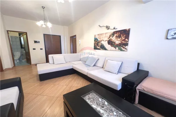Shtepi ne shitje Apartament ne Vlore, 2+1, Mobilimi Bosh, pa mobiluar, Pagesa 138,500  Euro.
