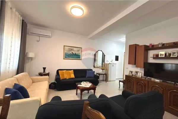 Shtepi me qera Apartament ne Vlore, 2+1, Mobilimi E mobiluar, Pagesa 600  Euro.