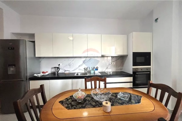 Shtepi me qera Apartament ne Vlore, 2+1, Mobilimi E mobiluar, Pagesa 600  Euro.