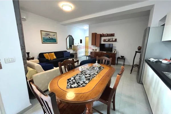 Shtepi me qera Apartament ne Vlore, 2+1, Mobilimi E mobiluar, Pagesa 600  Euro.