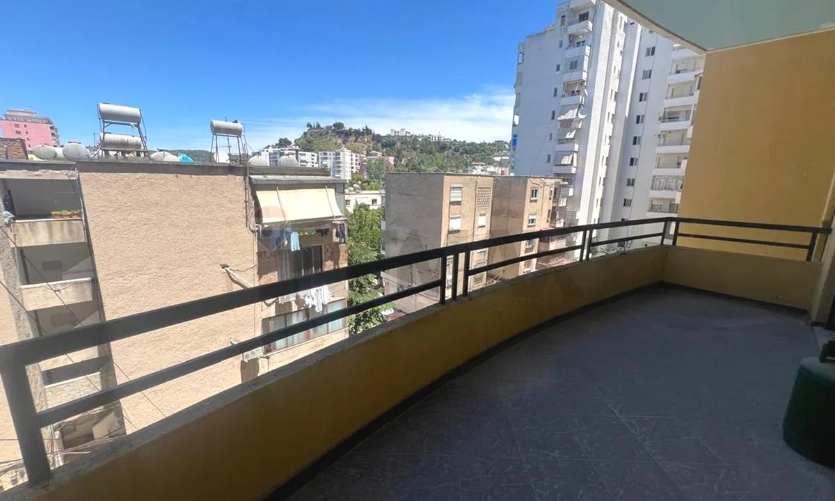 Shtepi ne shitje Apartament ne Vlore, 2+1, Mobilimi E mobiluar, Pagesa 165,000  Euro.