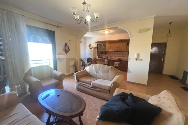 Shtepi ne shitje Apartament ne Vlore, 2+1, Mobilimi E mobiluar, Pagesa 165,000  Euro.