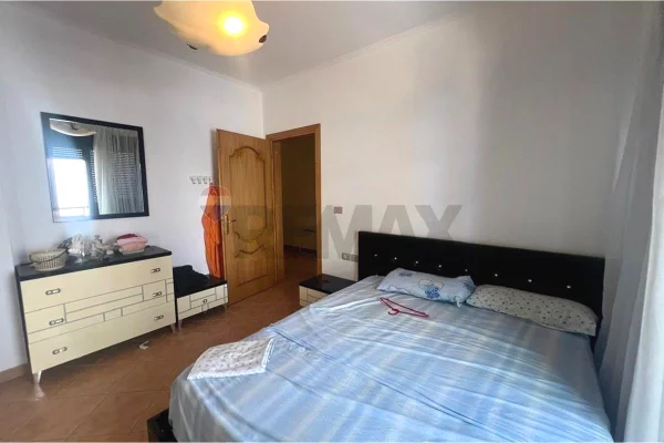 Shtepi ne shitje Apartament ne Vlore, 2+1, Mobilimi E mobiluar, Pagesa 165,000  Euro.