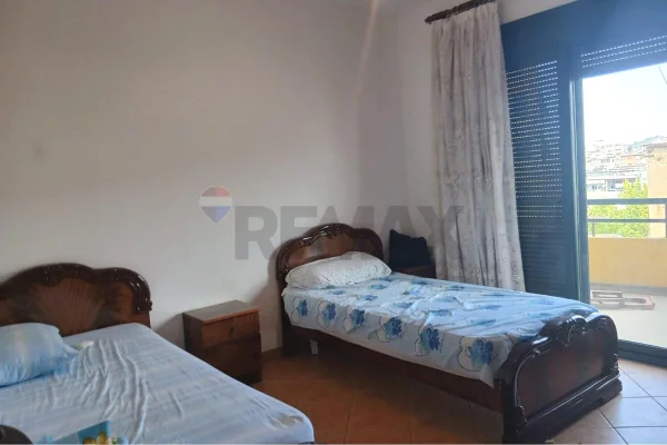 Shtepi ne shitje Apartament ne Vlore, 2+1, Mobilimi E mobiluar, Pagesa 165,000  Euro.