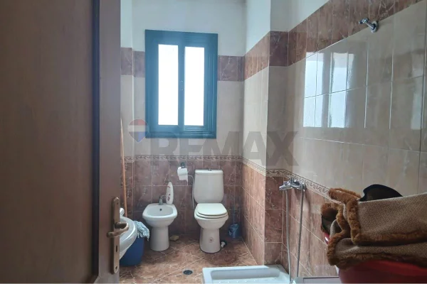 Shtepi ne shitje Apartament ne Vlore, 2+1, Mobilimi E mobiluar, Pagesa 165,000  Euro.