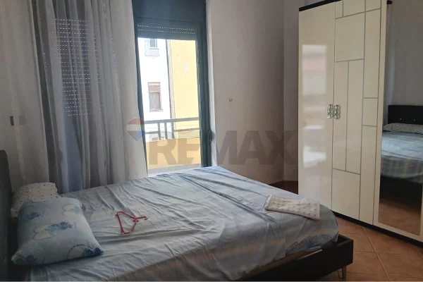 Shtepi ne shitje Apartament ne Vlore, 2+1, Mobilimi E mobiluar, Pagesa 165,000  Euro.
