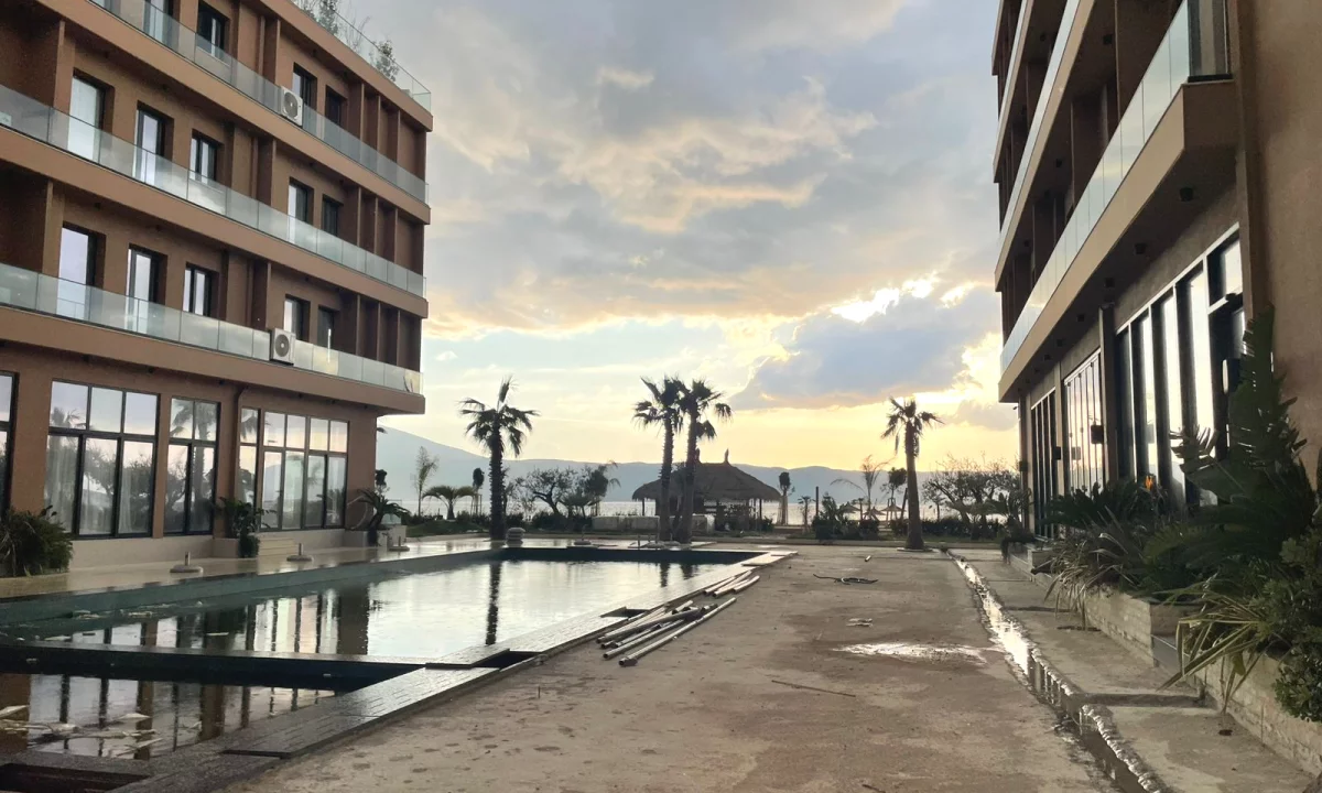 Shtepi ne shitje Duplex(shtepi me 2 kate) ne Vlore, 2+1, Mobilimi E mobiluar, Pagesa 294,000  Euro.