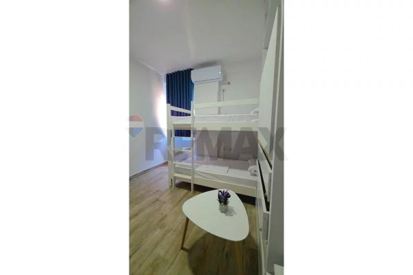 Shtepi ne shitje Papafingo(kati i catise) ne Vlore, 2+1, Mobilimi E mobiluar, Pagesa 270,000  Euro.