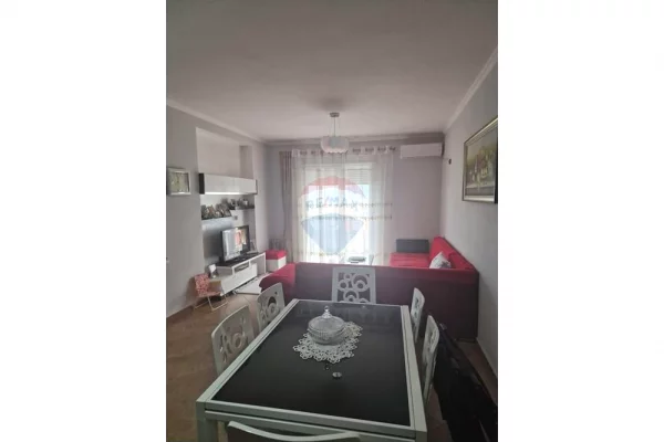 Shtepi ne shitje Apartament ne Vlore, 2+1, Mobilimi E mobiluar, Pagesa 322,720  Euro.