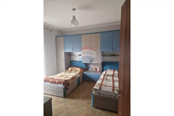 Shtepi ne shitje Apartament ne Vlore, 2+1, Mobilimi E mobiluar, Pagesa 322,720  Euro.
