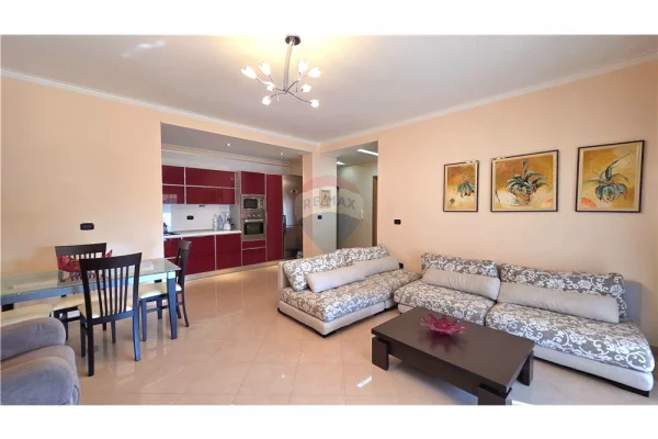 Shtepi ne shitje Apartament ne Vlore, 1+1, Mobilimi E mobiluar, Pagesa 157,000  Euro.