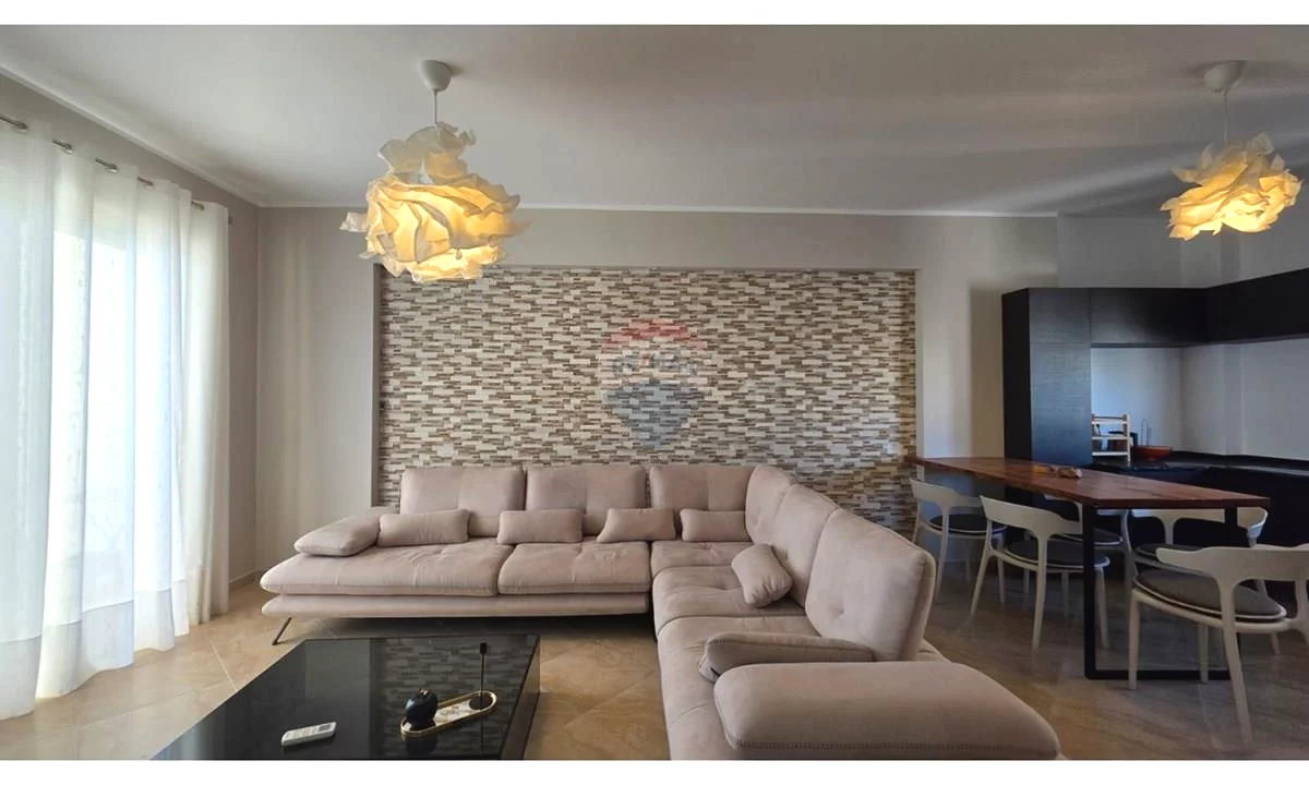 Shtepi ne shitje Apartament ne Vlore, 2+1, Mobilimi E mobiluar, Pagesa 260,000  Euro.