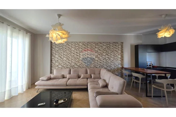 🌊✨ APARTAMENT EKSKLUZIV 2+1 NË SHITJE – LUNGOMARE, VLORË