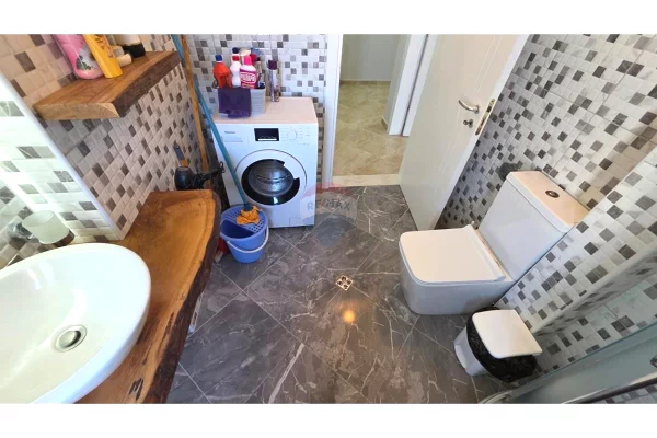 Shtepi ne shitje Apartament ne Vlore, 2+1, Mobilimi E mobiluar, Pagesa 260,000  Euro.