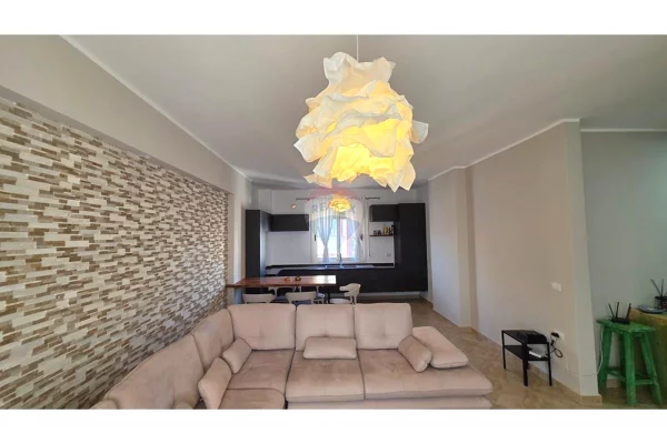 Shtepi ne shitje Apartament ne Vlore, 2+1, Mobilimi E mobiluar, Pagesa 260,000  Euro.