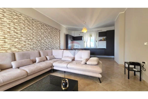 Shtepi ne shitje Apartament ne Vlore, 2+1, Mobilimi E mobiluar, Pagesa 260,000  Euro.