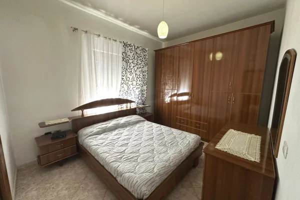 Shtepi ne shitje Shtepi Private ne Vlore, 4+1, Mobilimi E mobiluar, Pagesa 180,000  Euro.
