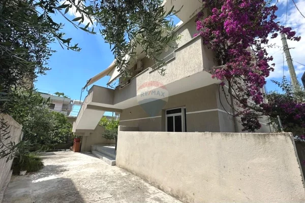 Shtepi ne shitje Shtepi Private ne Vlore, 4+1, Mobilimi E mobiluar, Pagesa 180,000  Euro.