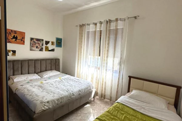 Shtepi ne shitje Shtepi Private ne Vlore, 4+1, Mobilimi E mobiluar, Pagesa 180,000  Euro.