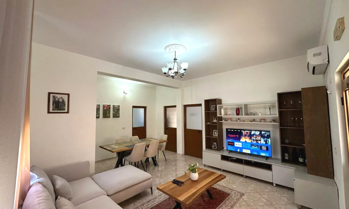 Shtepi ne shitje Shtepi Private ne Vlore, 4+1, Mobilimi E mobiluar, Pagesa 180,000  Euro.