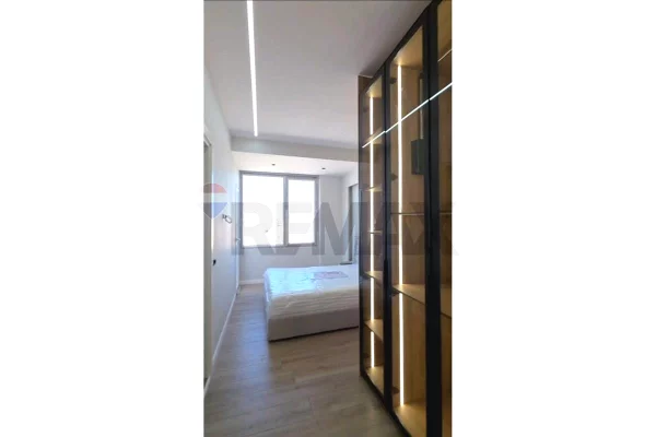 Shtepi ne shitje Penthose(kati i fundit panoramik) ne Vlore, 3+1, Mobilimi E mobiluar, Pagesa 350,000  Euro.