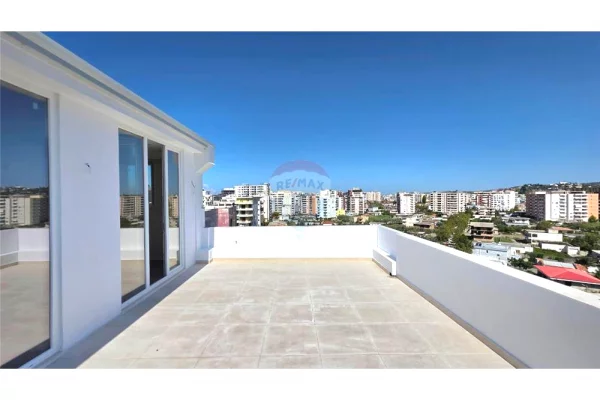 Shtepi ne shitje Penthose(kati i fundit panoramik) ne Vlore, 3+1, Mobilimi E mobiluar, Pagesa 350,000  Euro.