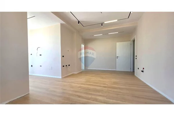 Shtepi ne shitje Penthose(kati i fundit panoramik) ne Vlore, 3+1, Mobilimi E mobiluar, Pagesa 350,000  Euro.