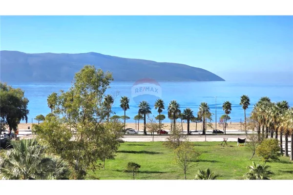 Shtepi ne shitje Apartament ne Vlore, 2+1, Mobilimi Bosh, pa mobiluar, Pagesa 300,000  Euro.