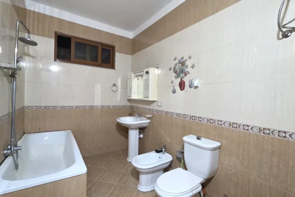 Shtepi ne shitje Apartament ne Vlore, 1+1, Mobilimi E mobiluar, Pagesa 125,000  Euro.