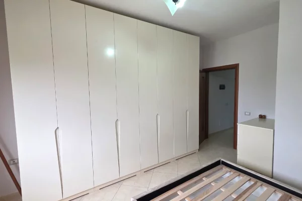 Shtepi ne shitje Apartament ne Vlore, 1+1, Mobilimi E mobiluar, Pagesa 125,000  Euro.