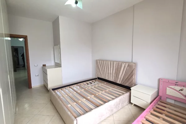 Shtepi ne shitje Apartament ne Vlore, 1+1, Mobilimi E mobiluar, Pagesa 125,000  Euro.