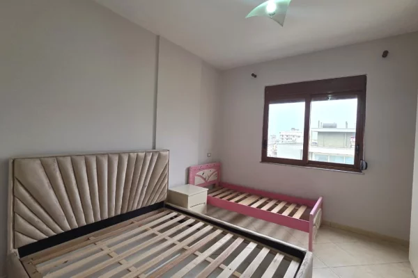 Shtepi ne shitje Apartament ne Vlore, 1+1, Mobilimi E mobiluar, Pagesa 125,000  Euro.