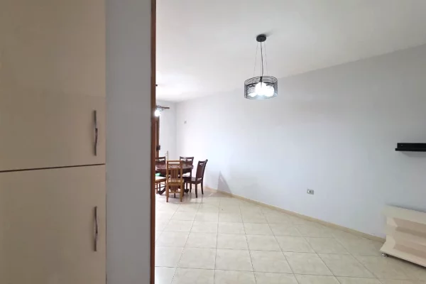Shtepi ne shitje Apartament ne Vlore, 1+1, Mobilimi E mobiluar, Pagesa 125,000  Euro.