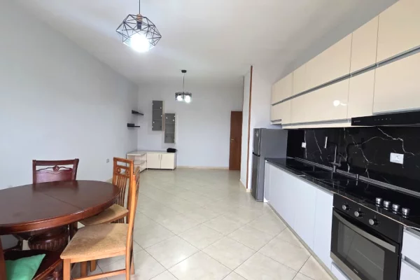 Shtepi ne shitje Apartament ne Vlore, 1+1, Mobilimi E mobiluar, Pagesa 125,000  Euro.