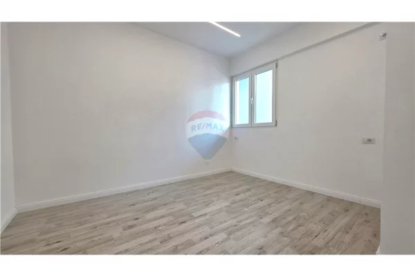  APARTAMENT 1+1 I RIKONSTRUKTUAR NË SHITJE – PRANË PALESTRËS SË MUNDJES, VLORË