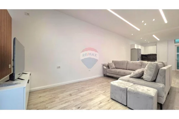 Shtepi ne shitje Apartament ne Vlore, 1+1, Mobilimi E mobiluar, Pagesa 120,000  Euro.