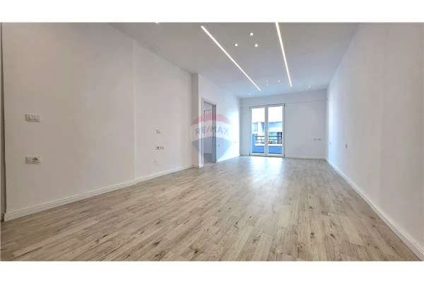 Shtepi ne shitje Apartament ne Vlore, 1+1, Mobilimi E mobiluar, Pagesa 120,000  Euro.