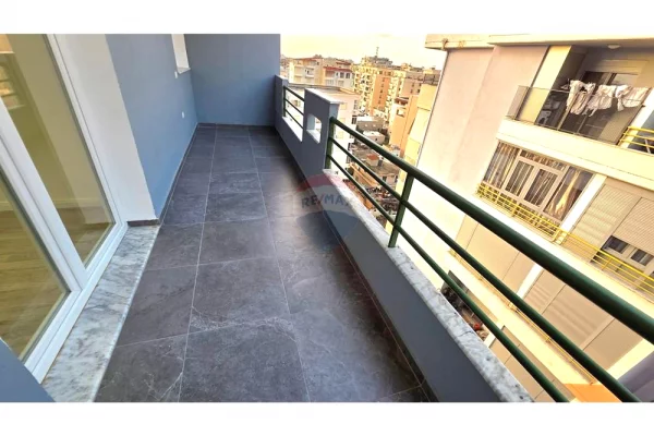 Shtepi ne shitje Apartament ne Vlore, 1+1, Mobilimi E mobiluar, Pagesa 120,000  Euro.