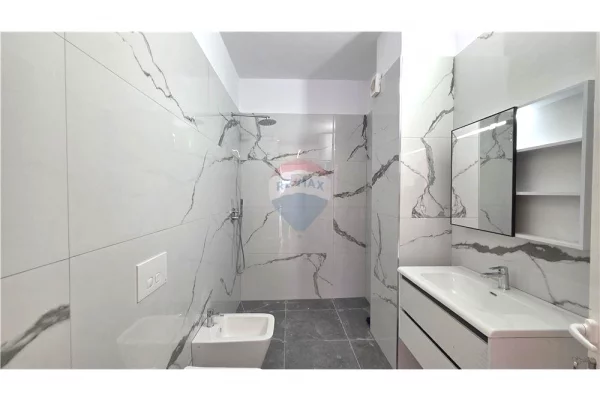 Shtepi ne shitje Apartament ne Vlore, 1+1, Mobilimi E mobiluar, Pagesa 120,000  Euro.