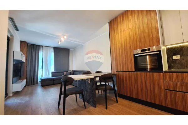 Shtepi ne shitje Apartament ne Vlore, 2+1, Mobilimi E mobiluar, Pagesa 225,000  Euro.