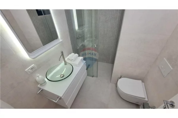 Shtepi ne shitje Apartament ne Vlore, 2+1, Mobilimi E mobiluar, Pagesa 225,000  Euro.