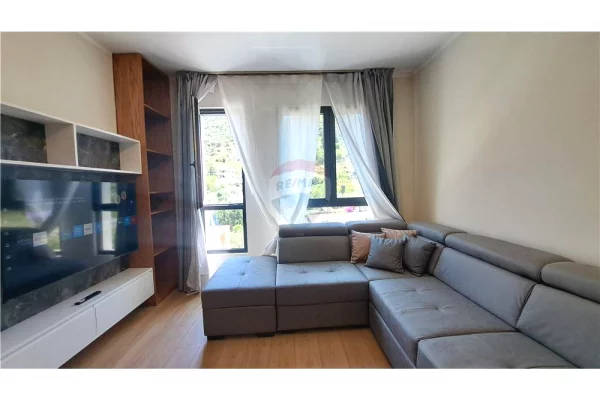 Shtepi ne shitje Apartament ne Vlore, 2+1, Mobilimi E mobiluar, Pagesa 225,000  Euro.