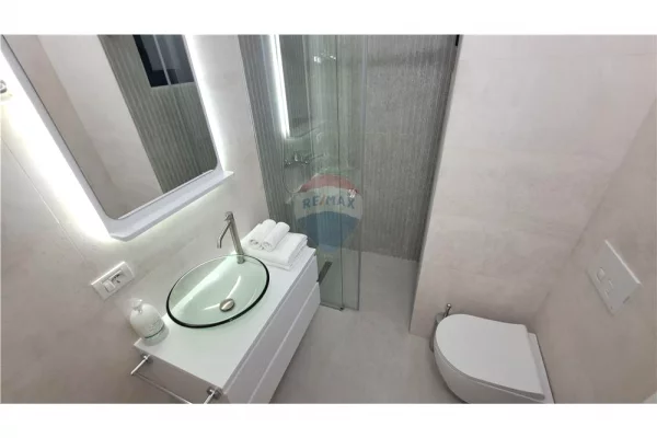 Shtepi ne shitje Apartament ne Vlore, 2+1, Mobilimi E mobiluar, Pagesa 225,000  Euro.