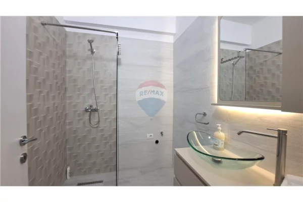 Shtepi ne shitje Apartament ne Vlore, 2+1, Mobilimi E mobiluar, Pagesa 225,000  Euro.