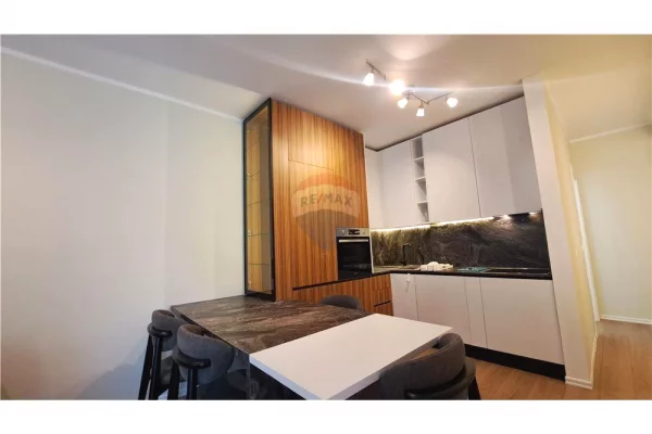 Shtepi ne shitje Apartament ne Vlore, 2+1, Mobilimi E mobiluar, Pagesa 225,000  Euro.