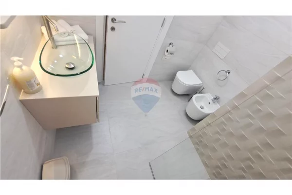 Shtepi ne shitje Apartament ne Vlore, 2+1, Mobilimi E mobiluar, Pagesa 225,000  Euro.
