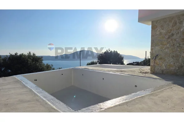 Shtepi ne shitje Apartament ne Vlore, 2+1, Mobilimi Bosh, pa mobiluar, Pagesa 163,990  Euro.
